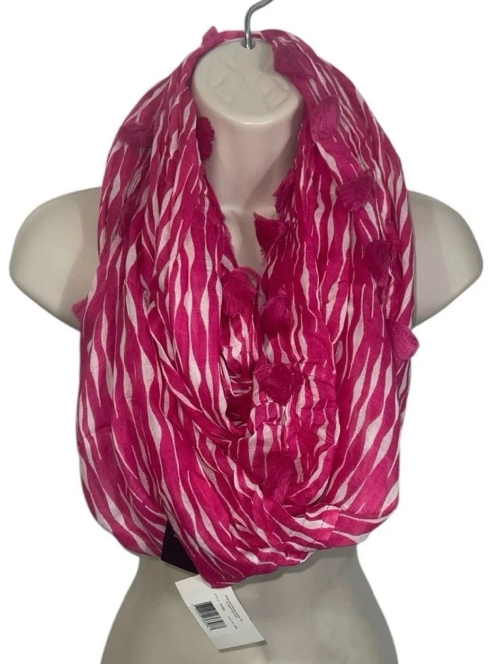 Echo Circular Waves Infinity Loop in Pink